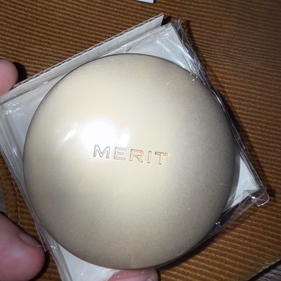 Merit Gold Compact Mirror - Picture 9 of 9
